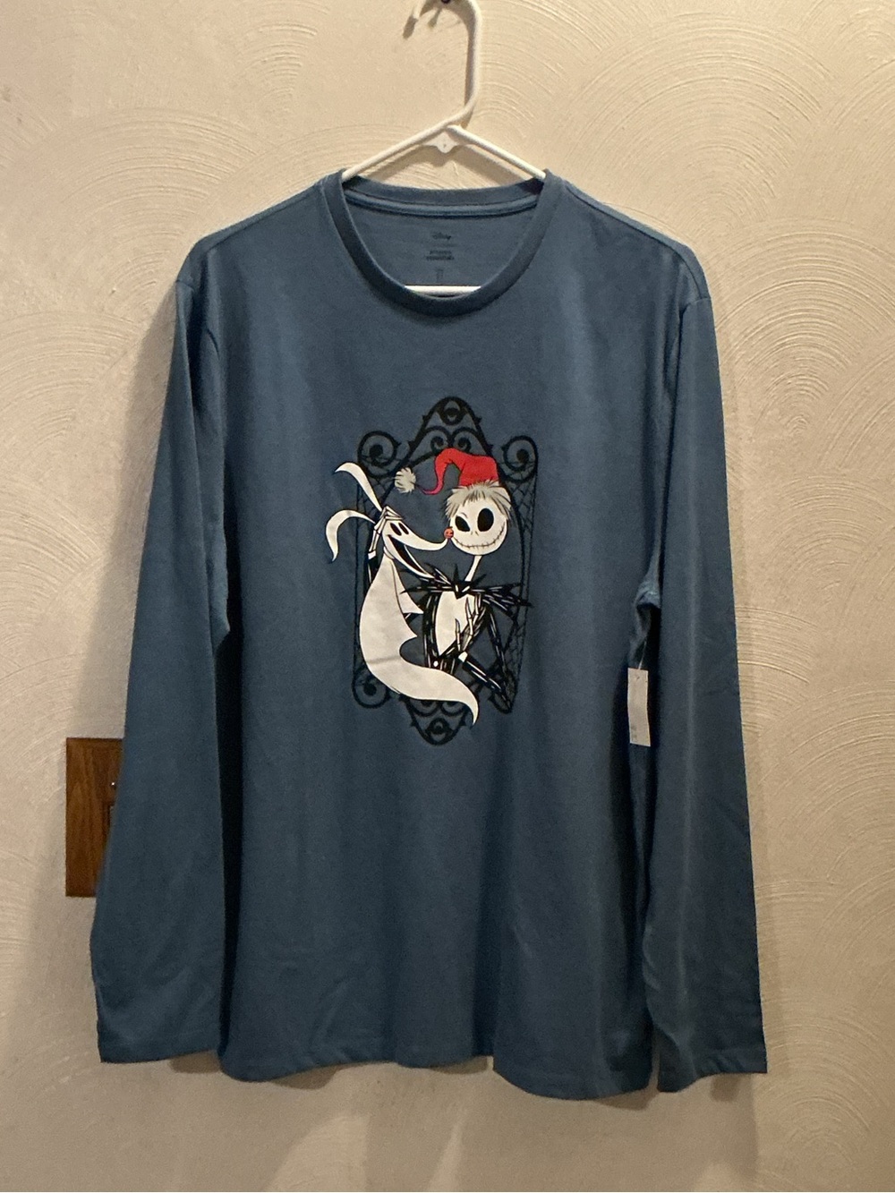 NWT Disney Jack Skellington & Sally Men’s Long-Sleeve Graphic Holiday Tee. Med.